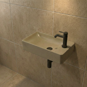 LUVIA Toiletfontein vierkant | MAT KAKI Kraangat rechts | Kayvit